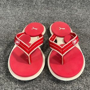 * * PUMA Women’s Red  Sandals Flip Flops Sz 6